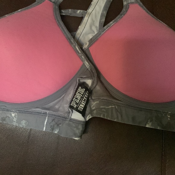 Selling a pink sports bra on good condition zipper need to be put back on - Picture 4 of 4